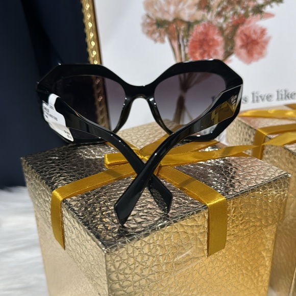 🖤Prada PR 16WS 1AB5D1 Black Plastic Geometric Sunglasses Grey Gradient Lens - Picture 11 of 15